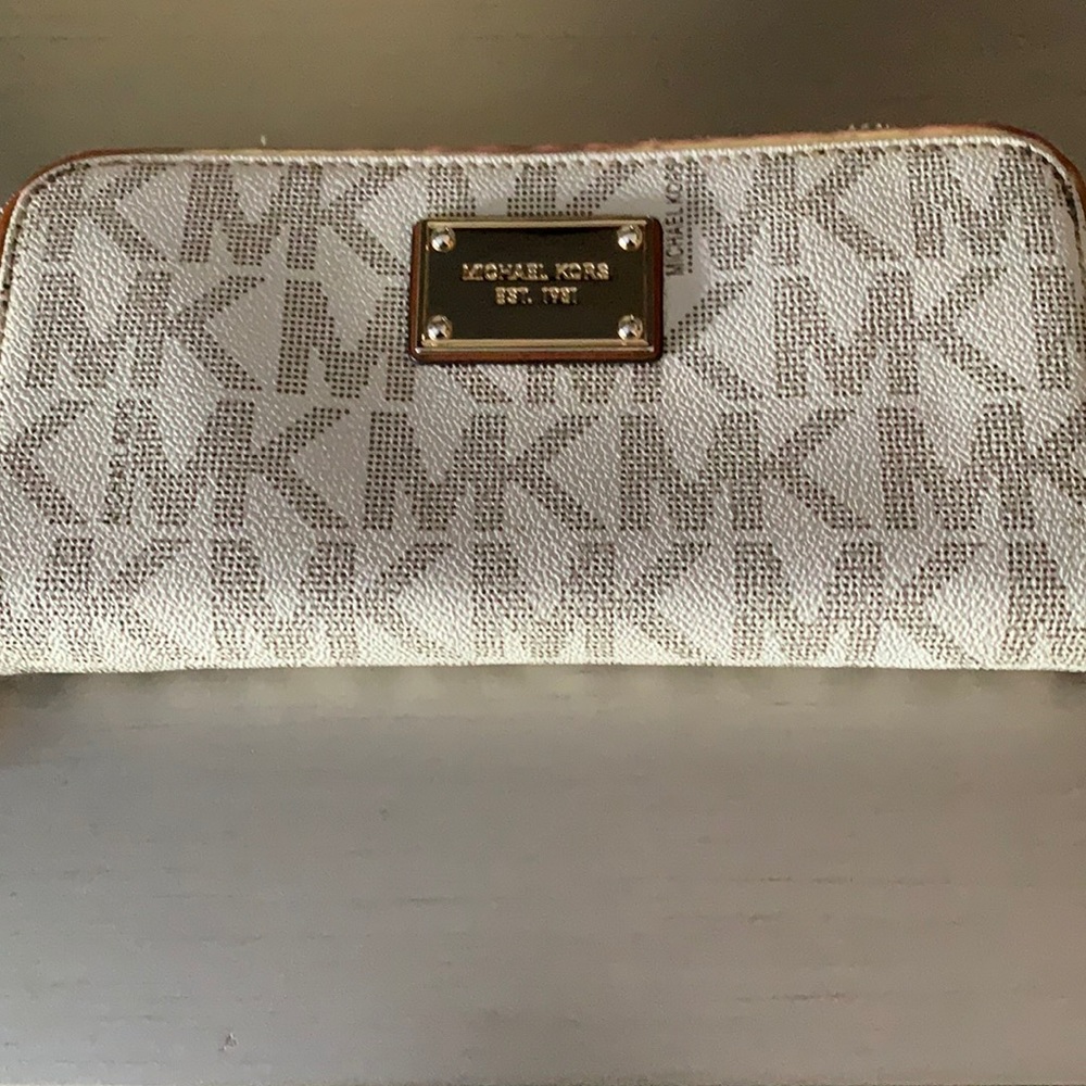 Micheal Kors wallet
